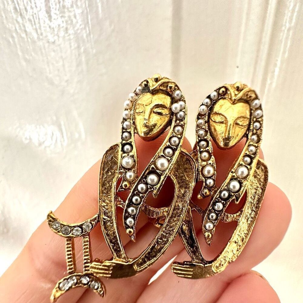 Vintage Gemini zodiac brooch gold tone faux pearls